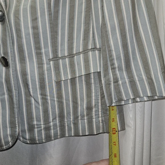 Lafayette 148 New York Blue And Gray Striped Blazer With Shoulder Pads! - Picture 5 of 7